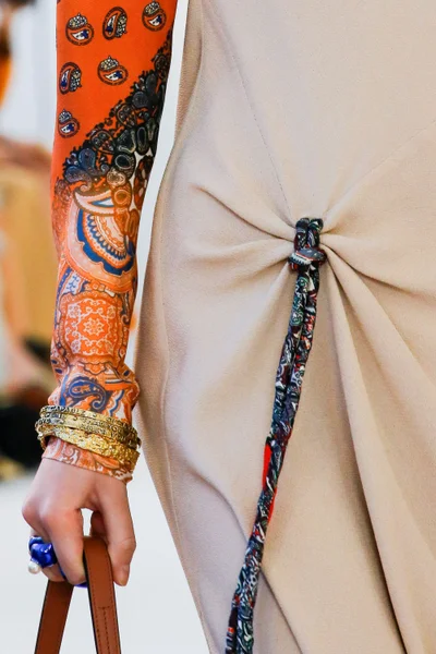 Look 43